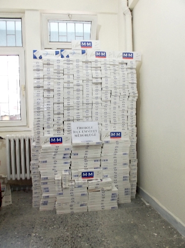 Tirebolu'da 6 bin 480 paket gümrük kaçağı sigara ele geçirildi