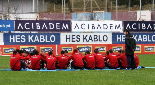 Tolunay Kafkas, bordo-mavili kulübe geldi