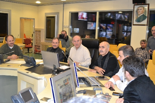 Topbaş, AKOM'da çalışmaları denetledi