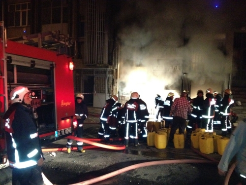 Topkapı'da korkutan yangın