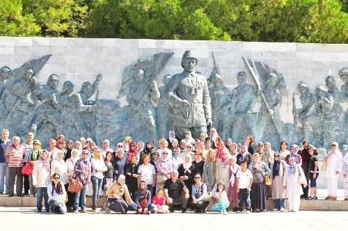 Torunlarından dedelerine teşekkür ziyareti