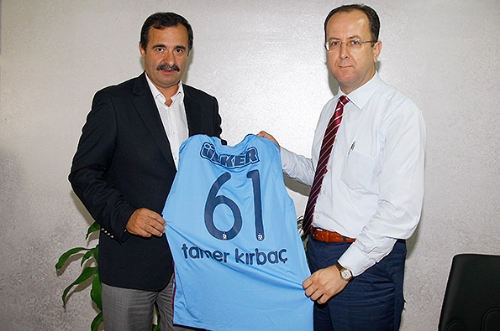 Trabzonspor Kulübü, spora teşvik için okullara top dağıttı