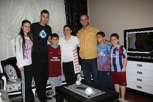 Trabzonsporlu Emre'den anlamlı ziyaret
