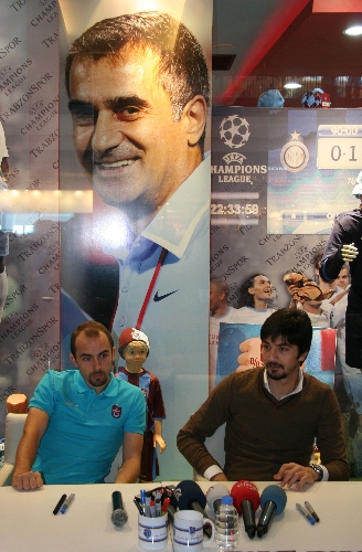 Trabzonsporlu Tolga ve Adrian, taraftarlarla buluştu