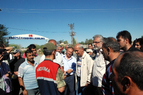 Trafik kazalarının önlenmesi için üst geçit istediler