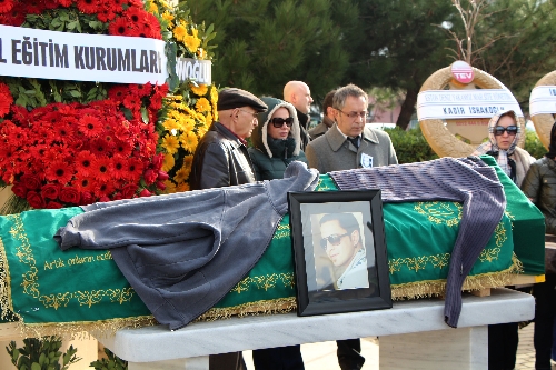 Trafik kazasında ölen Gitarist Öke Aydemir toprağa verildi