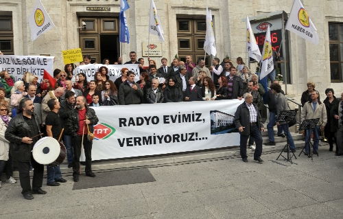 TRT çalışanlarından hem kutlama hem protesto
