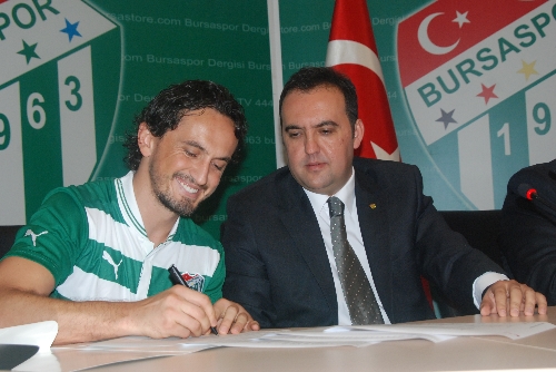 Tuncay Şanlı, Bursaspor'a resmi imzayı attı