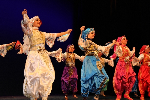 Türk halk dansları Helsinki'yi ısıttı