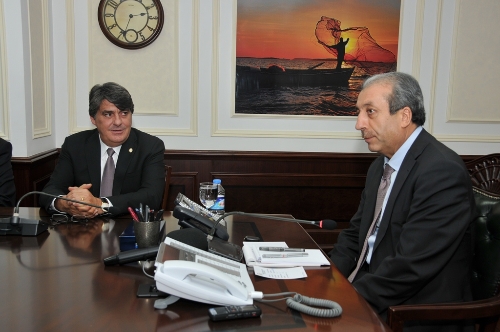 Türkiye Jokey Kulübü yönetiminden Bakan Eker'e ziyaret