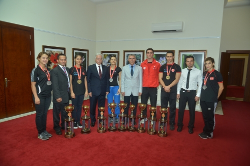 Türkiye şampiyonları Aldırmaz'ı ziyaret etti