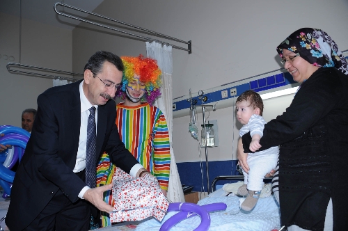 Türkiye'de çocuk hastalar için ilk 'palyaçolu tedavi' Yalova'da başladı