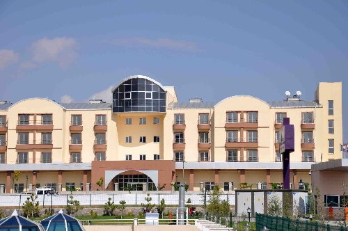 Türkiye'nin ilk termal huzurevinde yılda bin 500 yaşlı tedavi görecek