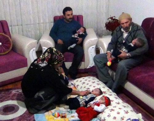 Türkiye'nin mucize bebekleri beşizler 5 aylık oldu