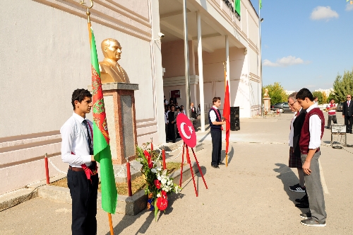 Türkmenistan'da cumhuriyet coşkusu