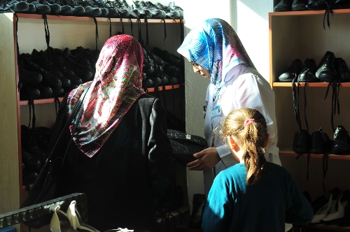 Tuzla Belediyesi'nden yetim çocuklara bayram kıyafeti