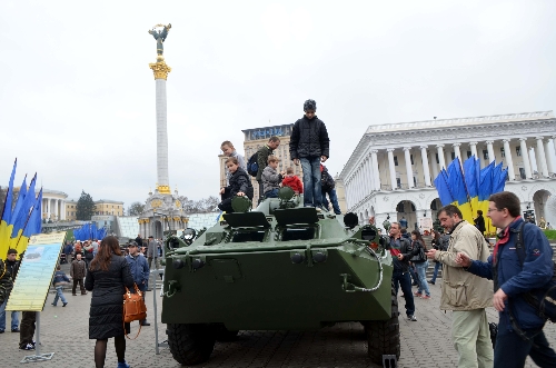 Ukrayna'da seçim günü meydana çıkan tanklar farklı yorumlandı (Özel)