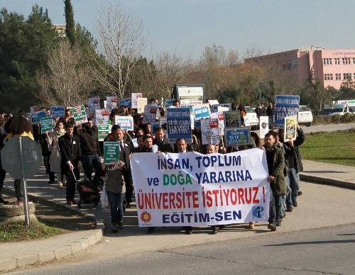 Uludağ Üniversitesi'nde YÖK ve ODTÜ olaylarına protesto