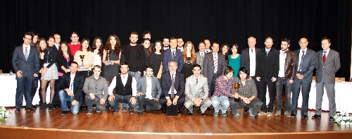 Üniversite öğrencileri İzmir'de münazara için biraraya geldi