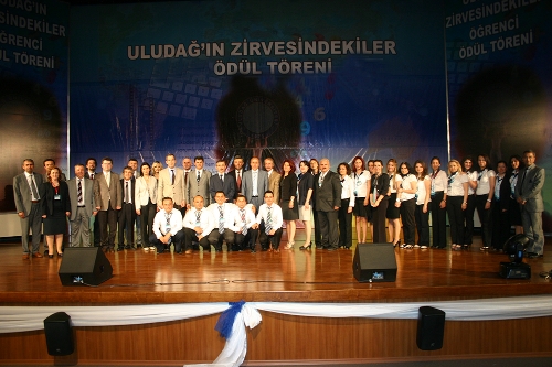 Üniversiteden başarı ve hizmete ödül