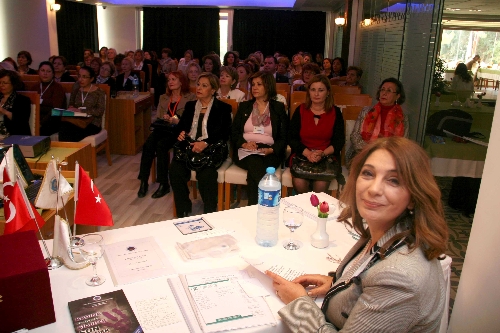 Üniversiteli kadınlar Adana'da buluştu