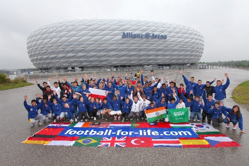 Ünlü futbolcular, Allianz Gençler Futbol Kampı'na konuk oldu
