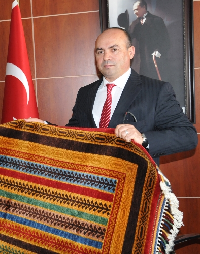 Uşak halılarına artan talep dokuyucu ihtiyacını ortaya çıkardı