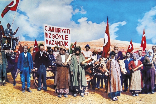 Uşak'ta bir cumhuriyet fotoğrafı daha bulundu