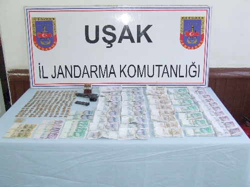 Uşak'ta sahte para ve sahte altın ele geçirildi