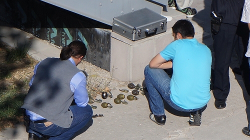 Üst geçit altında bulunan mühimmat, Emniyet'e götürüldü