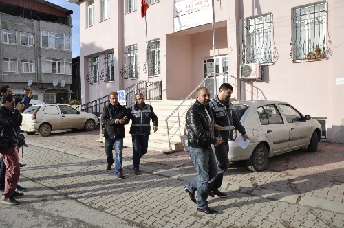 Uyuşturucu sevkiyatına aile süsü vermek için eşi ve çocuklarını kullandı