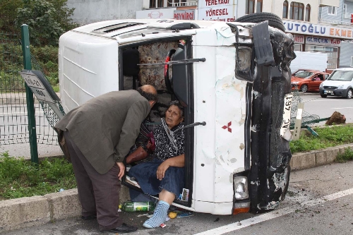 Vakfıkebir'de bayram dönüşü kaza: Bir yaralı