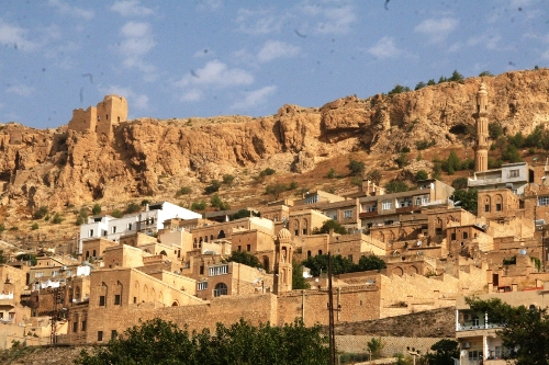 Vali Ayvaz: Mardin'in kültürünü, dillerini ve dinlerini yaşatıyoruz