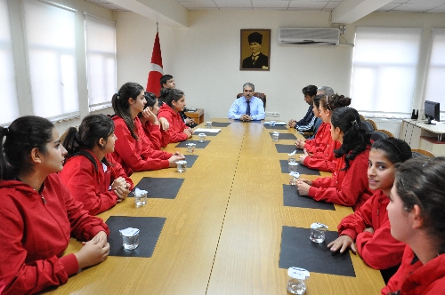 Vali Çınar, Muş'un Sultanları'nı tebrik etti