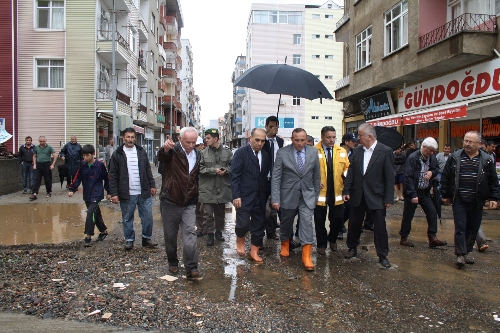 Vali Kızılcık: Su baskınlarında can kaybı olmamasına sevindik