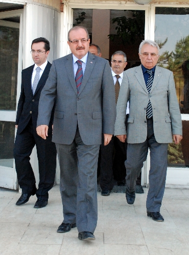 Vali Kocatepe'den vatandaşlra: Toplumsal olaylarla ilgili sağduyulu olmalıyız