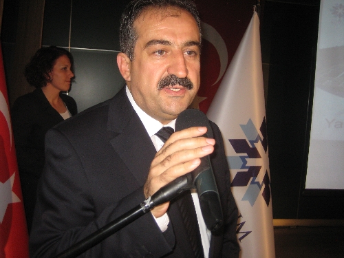 Vali Öztürk: Üniversiteler bilgi üretmeli, dünya ile yarışmalı