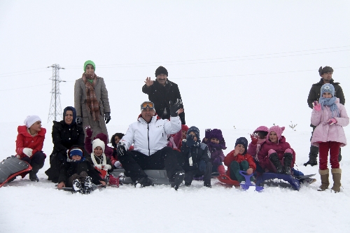 Vali Tekinarslan, Sevgi Evleri'nde kalan çocuklarla kayak yaptı