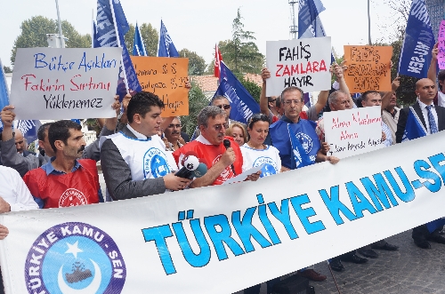 Valilik önünde zam protestosu