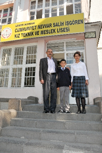 Vanlı depremzede Geray kardeşler İzmir'de okula başladı