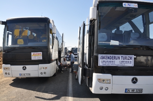 Vizeler alındı, hacı adayları Habur'dan Irak'a giriş yaptı