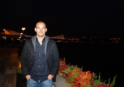 Wesley Sneijder Galatasaray'a resmi imzayı attı (1)