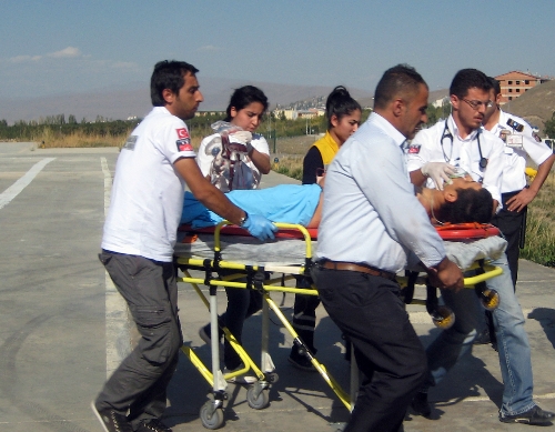 Yaralı asker, sağlık görevlilerinden su istedi