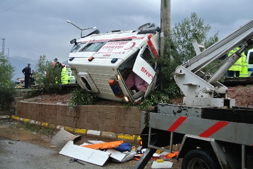 Yaralı taşıyan ambulans otomobille çarpıştı: 5 yaralı