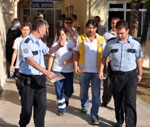 Yaralı yakınları, olay yerine gelen 112 ekiplerini darp etti