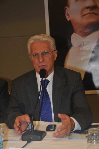 Yarıyıl tatili öncesi uyarı: Karlı yolda araç kullanırken güneş gözlüğü kullanın