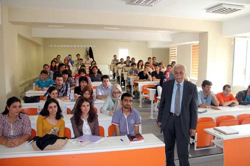 Yavuz Bülent Bakiler, Süleyman Şah Üniversitesi'nde Türkçe dersi verecek