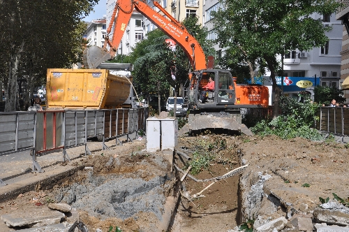 Yayalaştırma için Taksim'e ilk kazma vuruldu