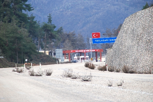 Yayladağı'nda muhalif avukatı kaçırmak isteyen 4 Suriyeli yakalandı