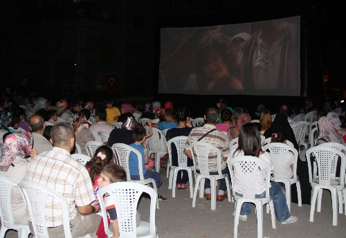 Yazlık sinemalara vatandaş ilgisi